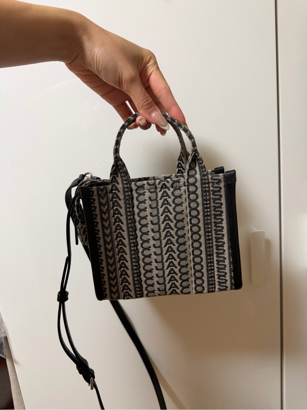 Marc Jacobs‘Monogram-Striped Black and Cream Mini Tote Crossbody Bag（New）